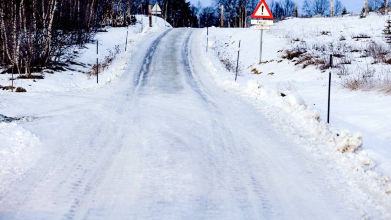 Route glissante glacée
