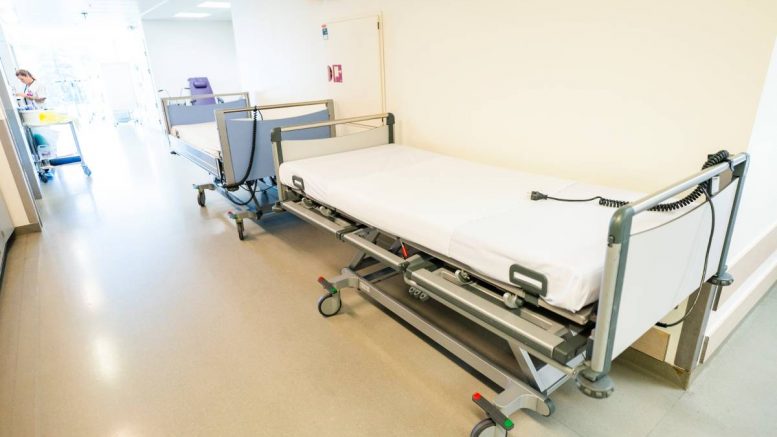 Lit d'hôpital