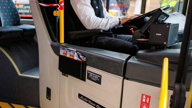 Porte d'entrée du bus