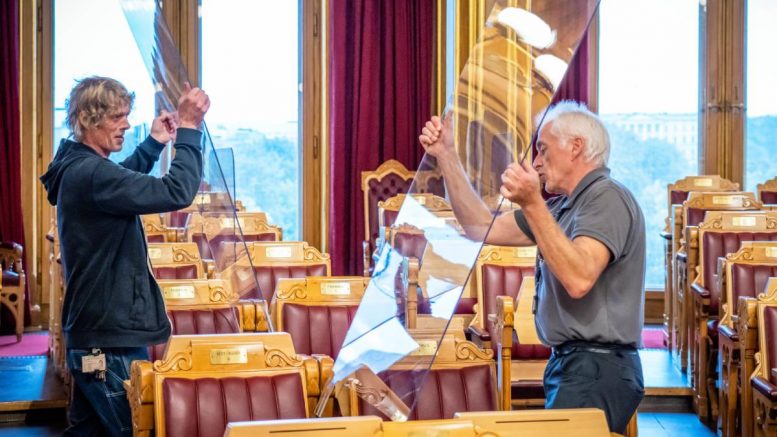 Lars Olaf Nygård - Ivar Johansen plexiglas