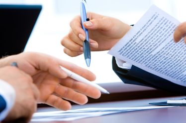 Comment se démarquer avec son CV de financier pour travailler à l'étranger ?